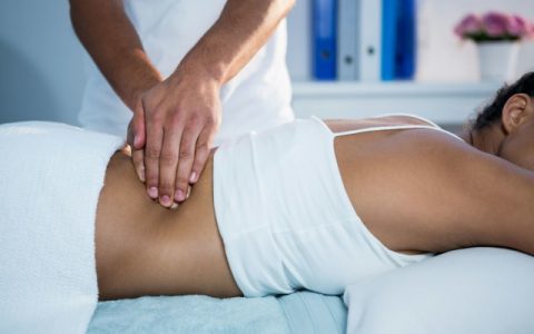 女人做背部推拿的好处，让你身体轻松起来