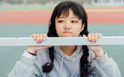 怎么瘦两边腮帮子的肉，教你7个?瘦脸动作