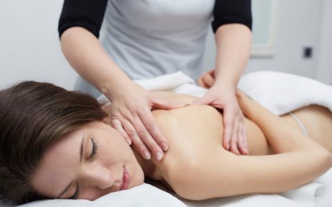 按摩后背有什么好处，四个方面告诉你
