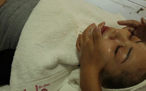 怎么收缩毛孔并且除黑头