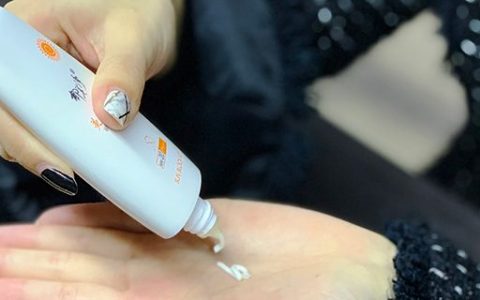 夏季怎么避免皮肤变黑 给皮肤时刻进行密集保护