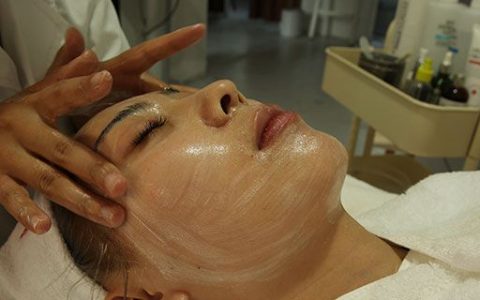 脸上有好多黑头怎么办