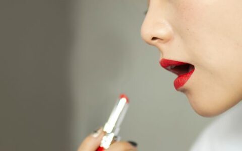 嘴唇比较薄能画厚吗