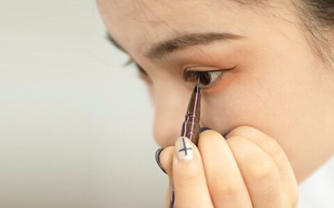 眼距宽怎么化妆 放大双眼的技巧