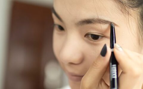 怎样让妆容看起来干净 伪素颜的心机招数