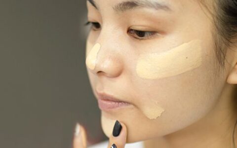 冬天化妆卡粉怎么办 冬季底妆完美攻略