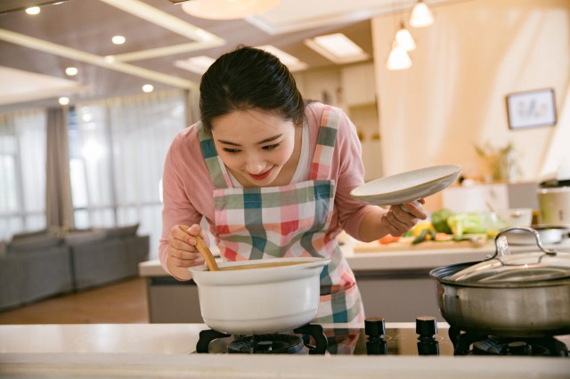 女人脸黄吃什么补气色，脸色暗黄怎么调理快