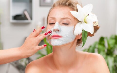 皮肤暗黄是什么原因造成的，4个原因为你揭秘