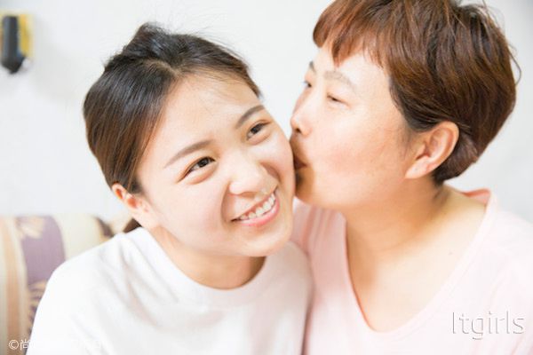40岁留什么发型显年轻 人到中年也要做个温婉如玉的小女人