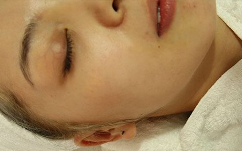 天生黑怎么内调美白