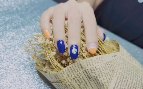 2020秋冬美甲流行色来啦！很美很高级！