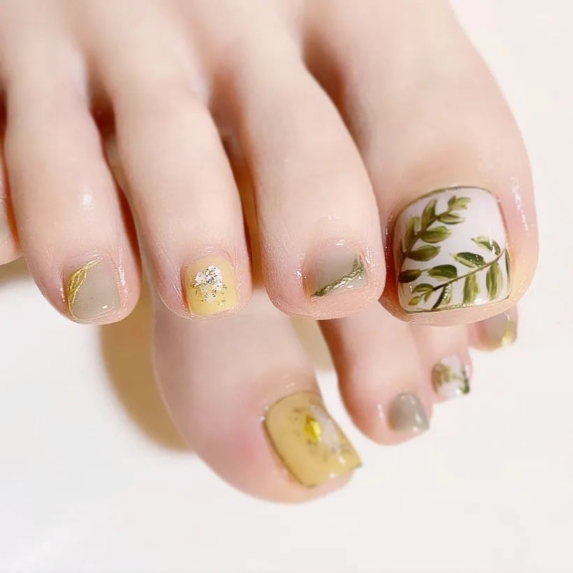 入秋后的第一杯奶茶与最后一款脚甲