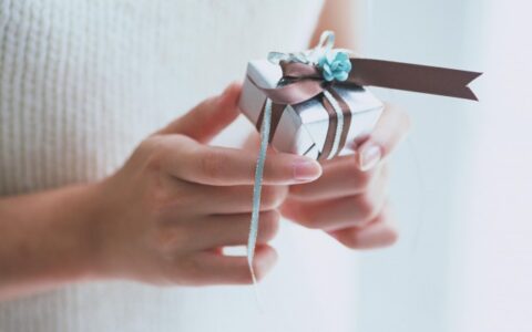 高中同学男过生日送什么，六种选择教给你