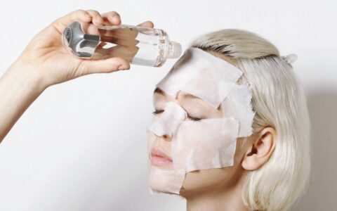 怎么能够收缩毛孔，，怎样让毛孔变小皮肤细腻