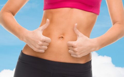 瘦腰部赘肉运动，轻松消除腰部赘肉的小技巧