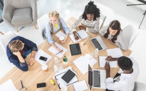 教你嘴笨怎么练好口才，获得他人认可的秘密武器