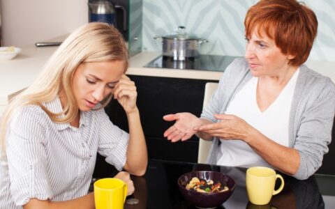 婆媳关系不好怎么办，聪明的丈夫会这样做