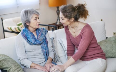 人到老年想要安享晚年，，最好备好这3条后路
