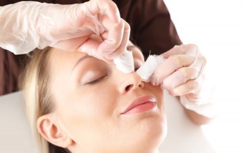 清完黑头怎么收缩毛孔，清理完黑头怎么让毛孔闭合