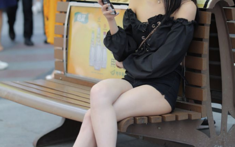 身材优势太明显？超短裤配凉鞋竟能穿出时尚感，厉害了