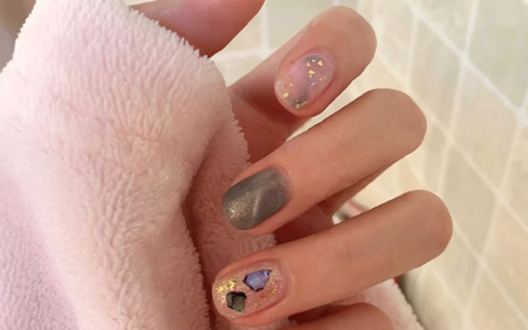 8款超元气的秋日美甲分享，显白又很耐看哦~