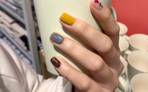 现在很多人不做美甲了！都戴上孟美岐同款金属指甲，摘戴超方便