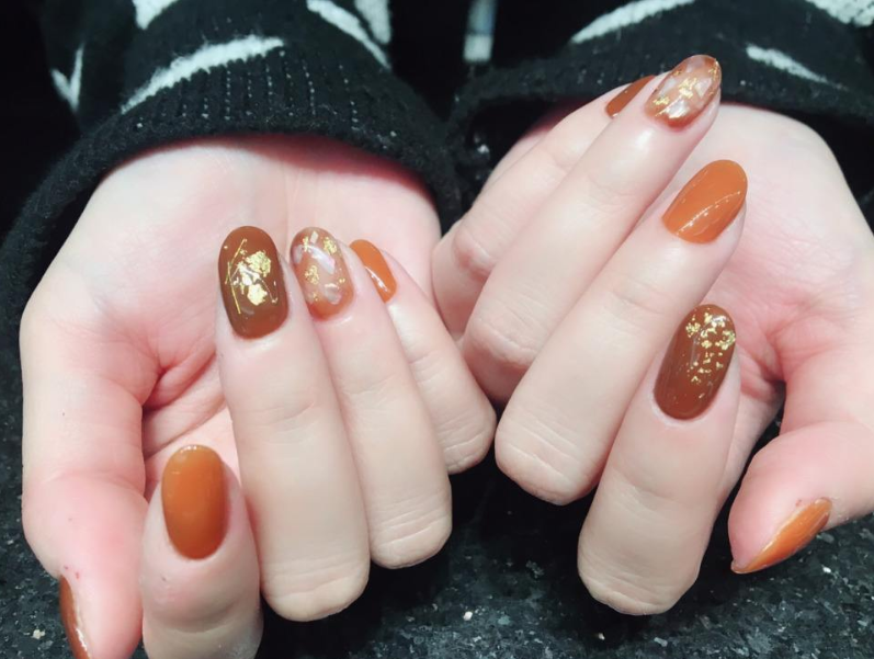  色彩感很强的美甲设计 让你在几秒钟内成为一个淑女