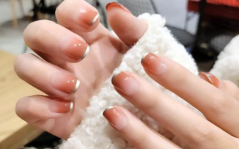 秋日显白美甲，让你的美延伸到指尖