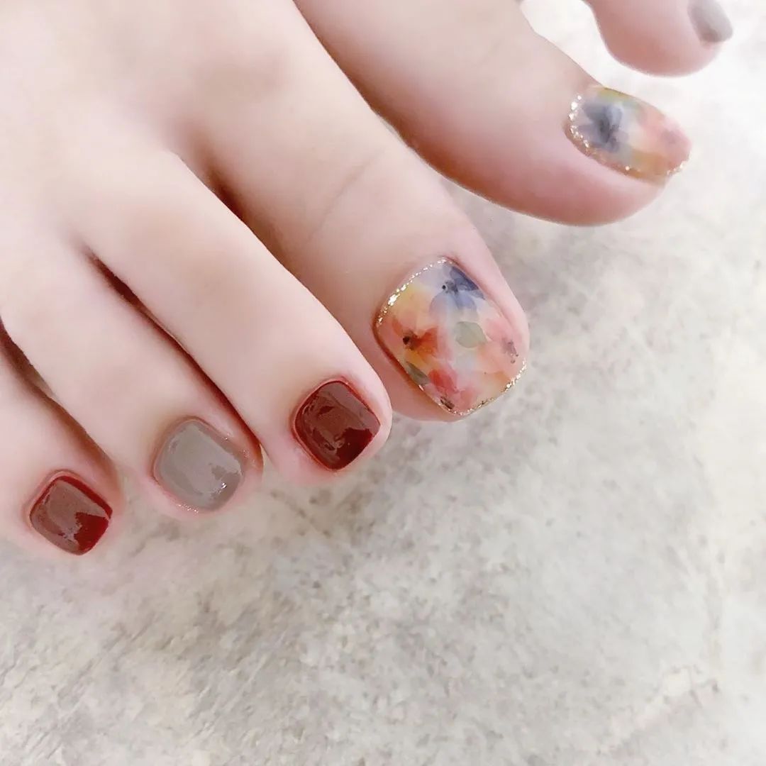 入秋后的第一杯奶茶与最后一款脚甲