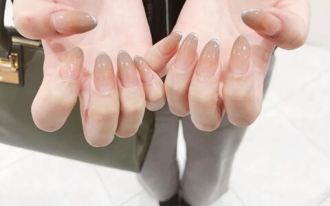 极简风来一波！代表温柔且浪漫的细边法式美甲