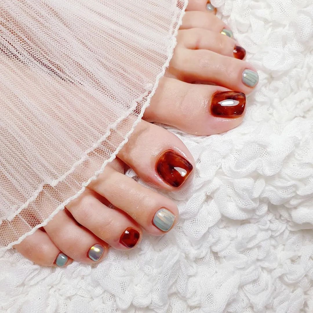 秋天了，琥珀色美甲可以安排了！