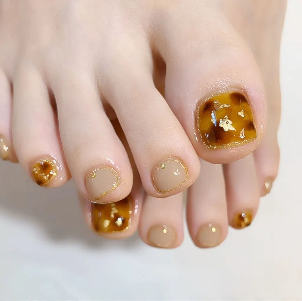 入秋后的第一杯奶茶与最后一款脚甲