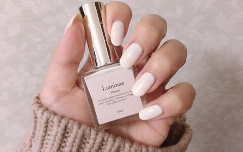 超夯的白色美甲！7款「白玉晕染」美甲推荐，珍珠白绝美加上人鱼款梦幻和黄肌能显白