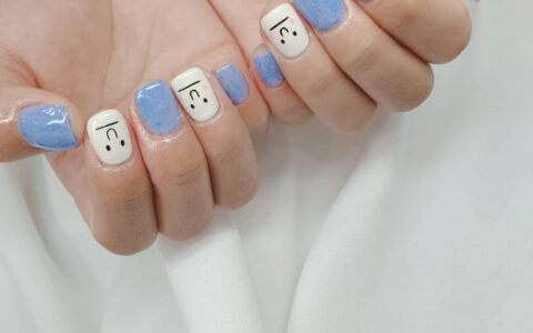 指甲就是我的心情！韩妹都换上「无表情」美甲迎接感性秋天，你也要加入吗？