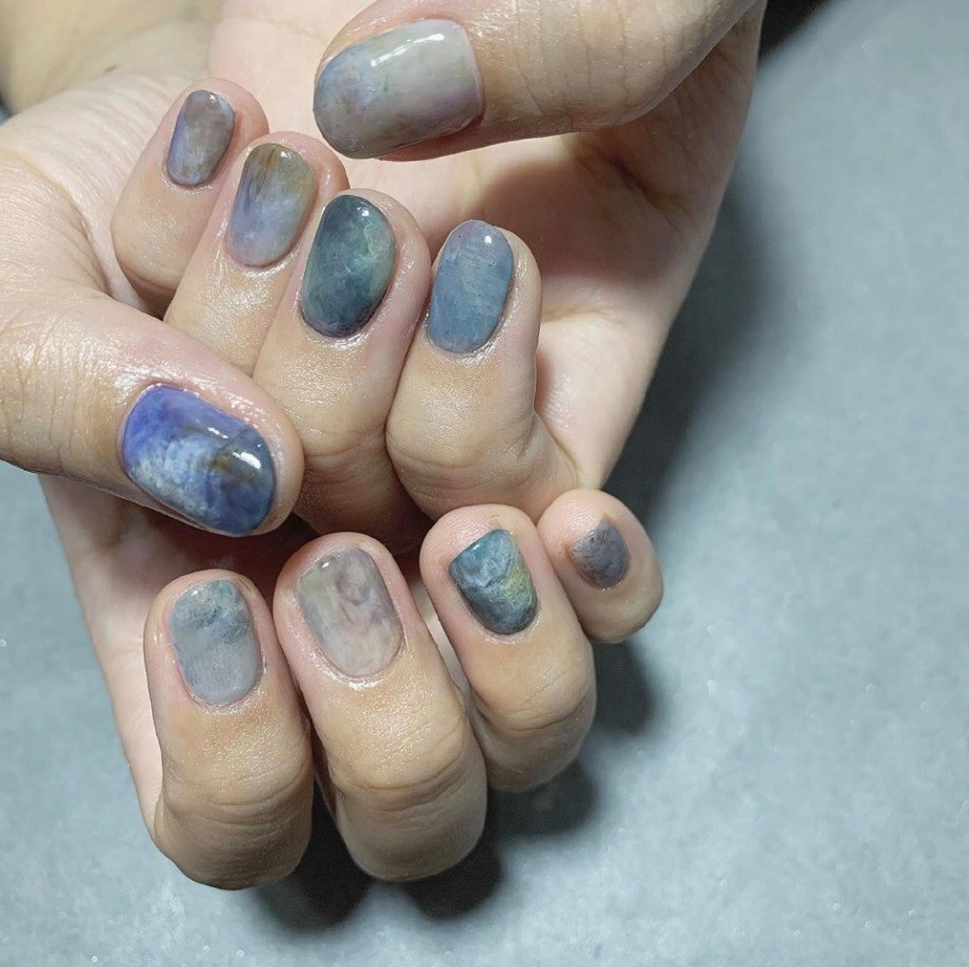 【秋季美甲】大热「焦糖奶茶色」美甲提案！酒红南瓜色超显白、气质焦糖杏色晕染插图(16)