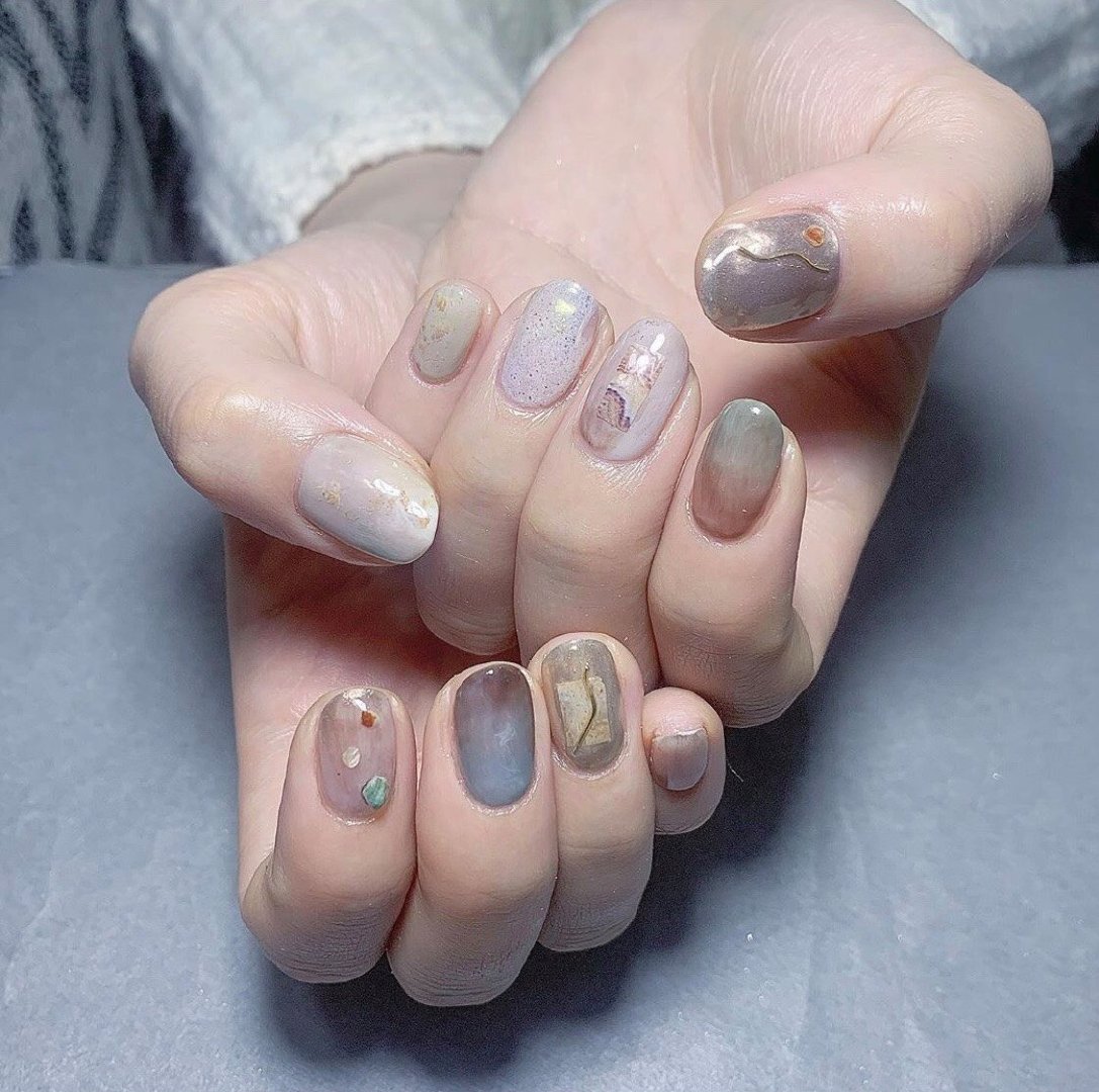 【秋季美甲】大热「焦糖奶茶色」美甲提案！酒红南瓜色超显白、气质焦糖杏色晕染插图(19)