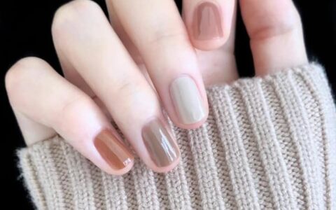 【秋季美甲】大热「焦糖奶茶色」美甲提案！酒红南瓜色超显白、气质焦糖杏色晕染