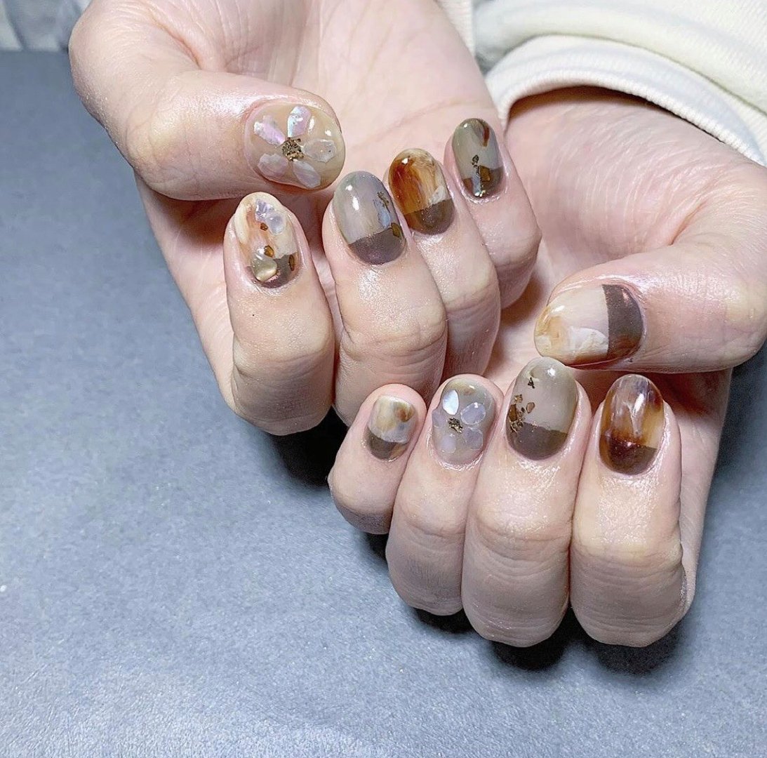 【秋季美甲】大热「焦糖奶茶色」美甲提案！酒红南瓜色超显白、气质焦糖杏色晕染插图(23)