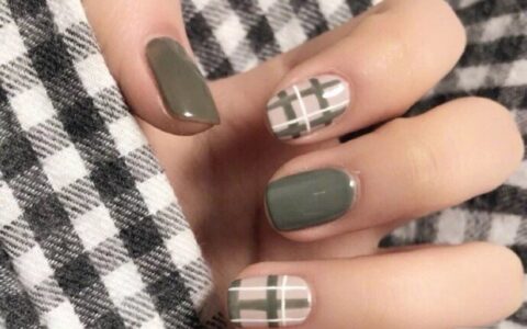 超适合秋冬！8款文青温柔格纹美甲提案！想起了苏格兰裙