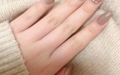 【美甲2020】秋冬必备「肉桂奶茶色」美甲，温柔低调无论上班约会都适合！