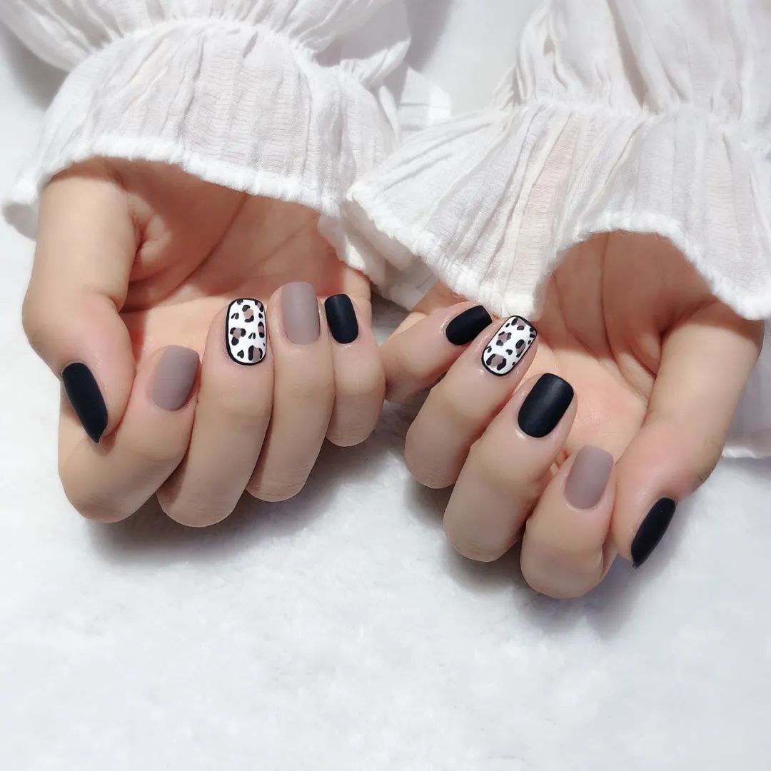 4款小红书秋季美甲，很火！首推鹌鹑蛋美甲