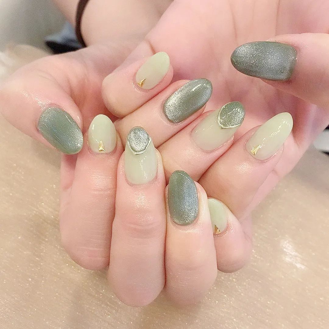 秋季的温柔风美甲，选猫眼不会错