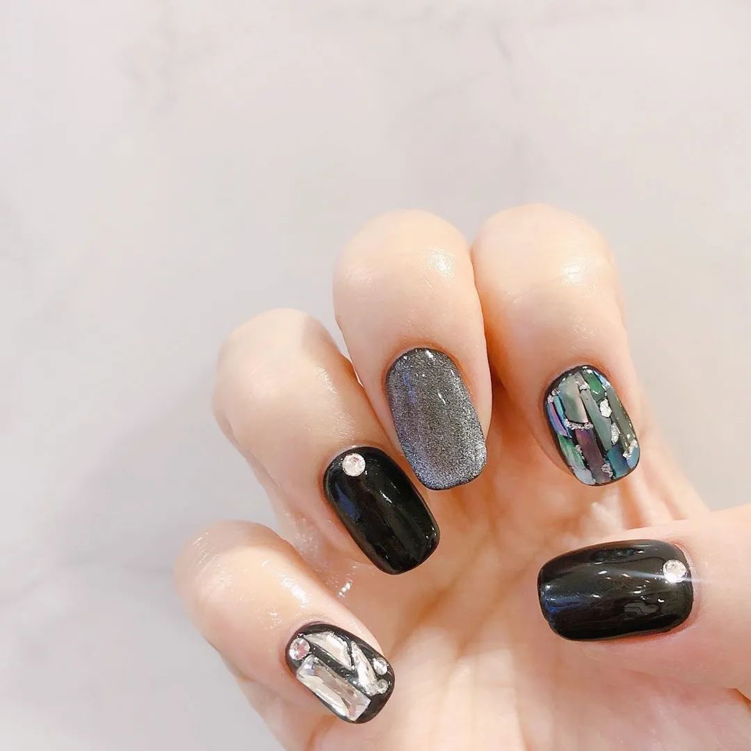 秋季的温柔风美甲，选猫眼不会错