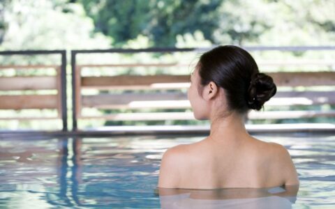 为什么背上会长很多痘痘，背部痘痘消除方法