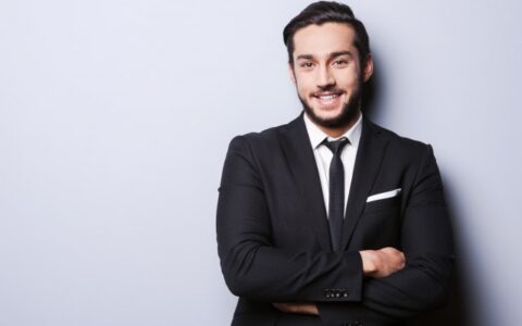 外形是对男人最直观的表达，认真对待穿衣的人更有内涵