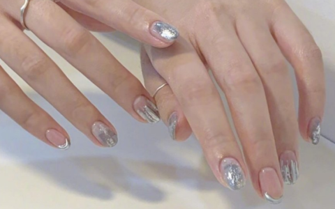 秋冬不做美甲可惜了，这款果冻美甲谁涂谁是小仙女