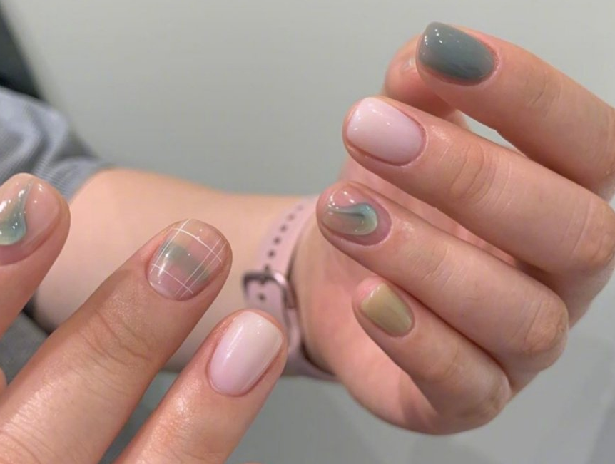  秋冬不做美甲可惜了，这款果冻美甲谁涂谁是小仙女