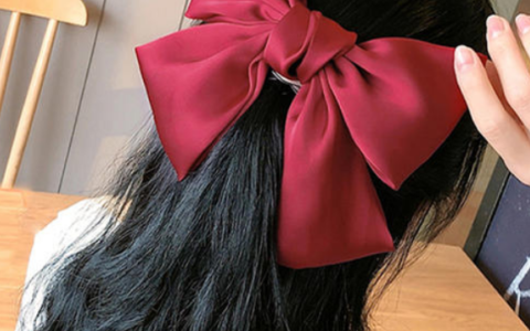 你还在披头散发吗？虞书欣带火的蝴蝶发带了解一下！