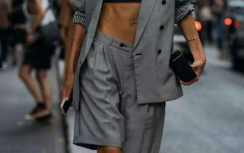 期待已久的百慕式短裤搭配来了！时髦短裤穿搭就在这里！