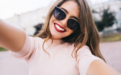 经历不同苦难亦不相同，真正吃过苦的人一个眼神就懂